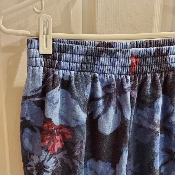 NWOT, PINK ๐๐บ by Victoria's Secret | Floral Sweatpants - Picture 2 of 4